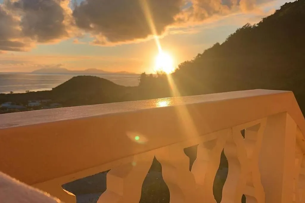 The Pearl - Spacious Air Conditioned 3Bd, 2Bth Villa With Gorgeous Views Old Road
