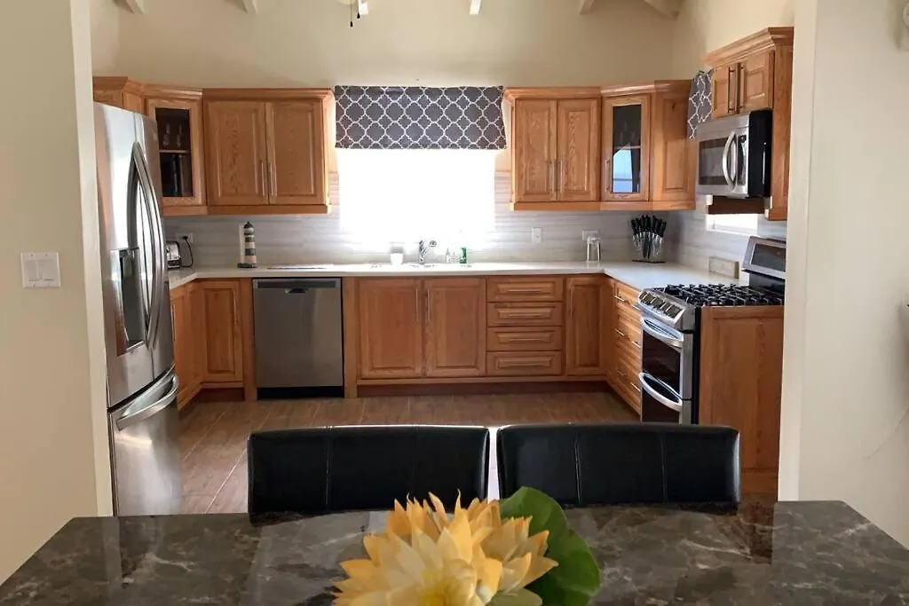 The Pearl - Spacious Air Conditioned 3Bd, 2Bth Villa With Gorgeous Views Old Road